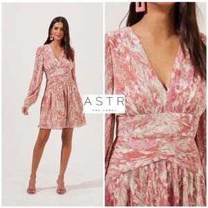 Like New - ASTR Blush Floral Long Sleeve Dress (S)